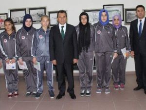 Futsalın Yıldızları İl Milli Eğitim Müdürü Gülay’ı Ziyaret Etti