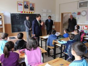 Yıldızeli Belediyesi Öğrencilere Diş Macunu Ve Fırça Dağıttı