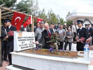 Emniyet Müdürü Şehitliği Ziyaret Etti