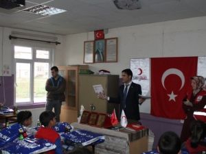 İhtiyaç Sahibi Bin 13 Öğrenciye Kıyafet Yardımı Yapıldı
