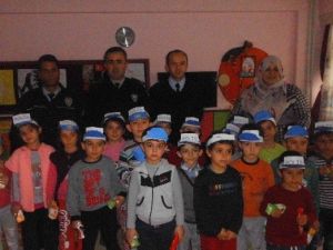 Polisler Ana Sınıfında Mesleklerini Anlattı