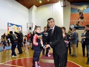 Cimnastikte Başarılı Olmak İçin Ter Döktüler