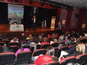 Gardiyanoğlu Nazilli’de Kadın Olmayı Hatırlattı