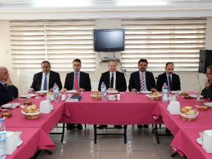 Vali Yavuz, Kaymakam Ve İl Genel Meclisi Üyeleriyle Bir Araya Geldi