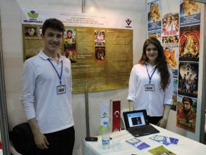 Lise Öğrencileri En Çok Cem Yılmaz’a Gülüyor