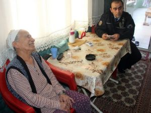 Yaşlı Kadın 5 Bin 60 Lirayı Balkondan Çöpe Attı