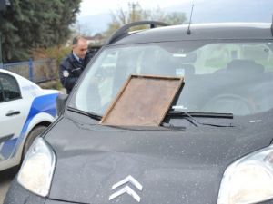 Karşıdan Karşıya Geçerken Simitçiye Araç Çarptı