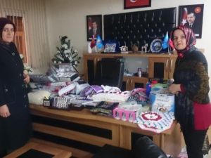AK Partili Hanımlardan Evi Yanan Aileye Yardım