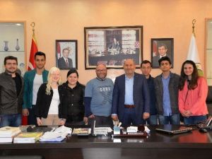 Genç Tiyatrocular, Başkan Püsküllü’yü Ziyaret Etti