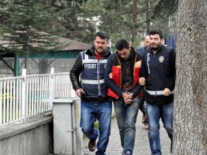 Bolu’da Okul Ve Evleri Soyanlar Yakalandı