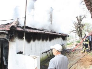 Ula’da Ev Yangın
