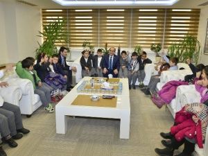 Başkan Edebali Minik Öğrencileri Ağırladı