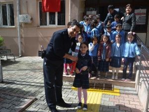Minik Öğrencilerden Polise Ziyaret