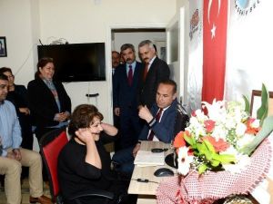 Çağrı Merkezinin Engelli Çalışanı, Halka Hizmete Evinden Katılıyor