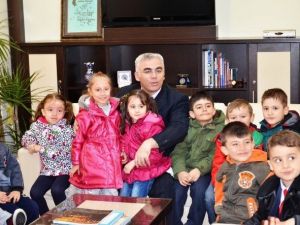 Müdür Kılıç, Çocukları Makamında Konuk Etti