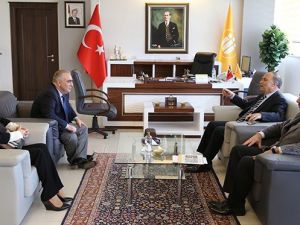 Rönesans Eğitim Vakfı, Rektör Çelik’i Ziyaret Etti