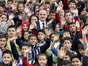 Denizli’de 23 Bin Öğrenciye Diş Macunu Ve Fırçası Dağıtılacak