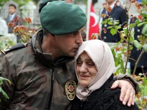 Samsun’da Şehit Polisler Mezarları Başında Anıldı
