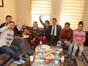 Vali Düzgün, “Engelsiz Notalar” Projesinin Kahramanlarını Ziyaret Etti