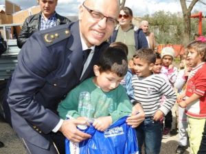 Ödemiş Emniyetinden 200 Öğrenciye Hediye
