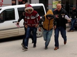 Garajdaki Otomobili Soyan Şüpheliler Yakalandı