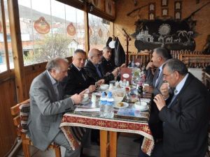 Bozüyük’te Emekli Polis Memurları Onuruna Yemek Verildi