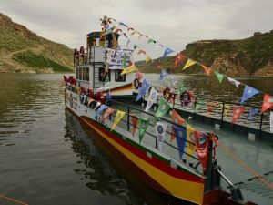 Eğil’de Feribot Seferi Başladı