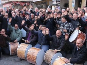 AK Partili Adaydan Ankara’ya ‘Rabia’ İşaretli Selam