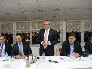 Vali Deniz, Serhat Ardahanspor’a Moral Yemeği Verdi