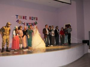 Öğrencilerin Tiyatro Gösterisi Vatandaşlardan Tam Not Aldı
