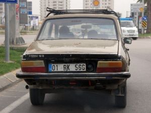 Otomobilinin Bagaj Kilidi Bozulan Sürücünün İlginç Yöntemi