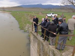 Vali, Su Taşkını Nedeniyle Zarar Gören Tarım Arazilerini Yerinde İnceledi