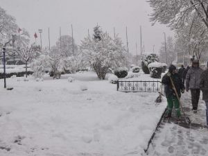 Kara Kış Afyonkarahisar’a Nisan’da Geri Geldi