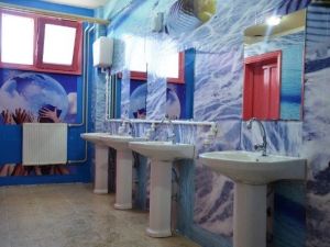 Öğrenciler İçin Eğitici Temalı Tuvaletler