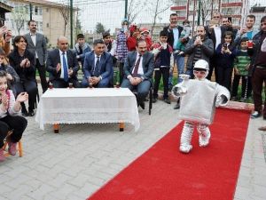 Miniklerinden Geri Dönüşüm Defilesi