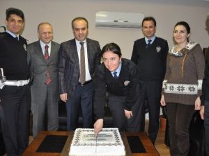 Emniyette Pastalı Kutlama