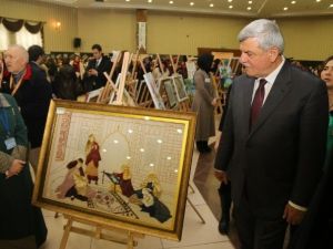 Başkan Karaosmanoğlu Ko-mek Sergisini Gezdi