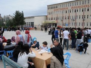 Muhtaç Öğrenciler Yararına Kermes