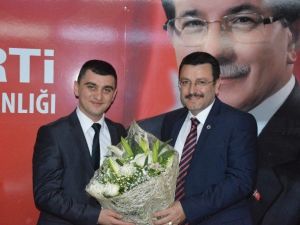 Başkan Genç Gençlerin Siyasete Katılımını Önemsiyor