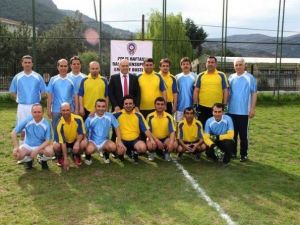 Amasya’da Polislerle Gazeteciler Futbol Maçı Yaptı