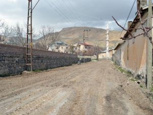 Adilcevaz’da Yol Yapım Çalışmaları Başladı