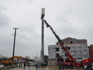 Reklam Direğine Gizlenmiş Baz İstasyonu Yıkıldı