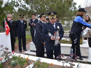 Aksaray’da Polis Teşkilatı Şehitliği Ziyaret Etti