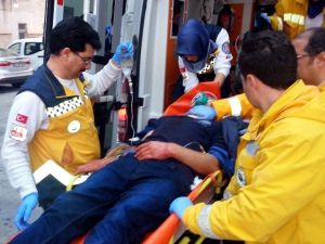 Damat Kayınpederini Boğazından Yaraladı