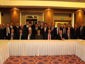 Arınç, Manisalı Oda Başkanlarıyla Yemekte Buluştu
