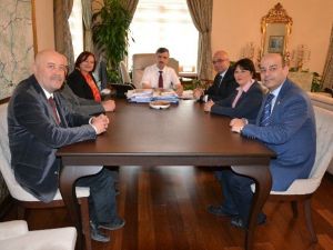 Manisa Lisesi Mezunları Derneği’nden Vali Bektaş’a Ziyaret
