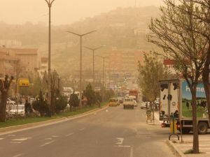 Mardin Kızıla Büründü