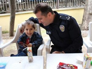 Minik Öğrenciler Polis Ağabeylerini Ziyaret Etti
