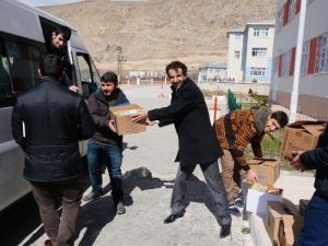 Adilcevaz MYO Öğrencilerinden Köy Okuluna Kitap Bağışı