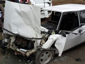 Sorgun’da Otomobil Kamyonla Çarpıştı: 1 Ölü 2 Yaralı